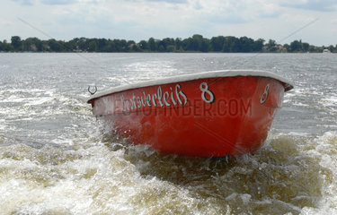 Potsdam  herrenloses Ruderboot auf der Havel