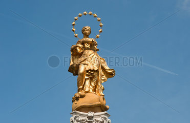 Neutra  Slowakei  Detailaufnahme mit einer Statue am Burgbrunnen von Nitra