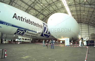 Luftschiffhalle (Hangar) der Zeppelin Luftschifftechnik GmbH.