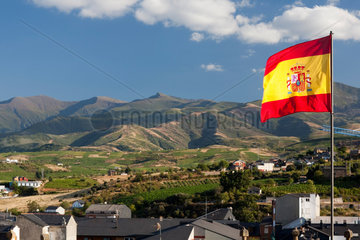 Ponferrada  Spanien  Flagge Spaniens im Wnd