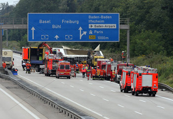 Baden-Baden  Deutschland  Feuerwehreinsatz auf der A 5 bei Baden-Baden