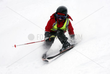 Saelen  Schweden  Kind faehrt Ski
