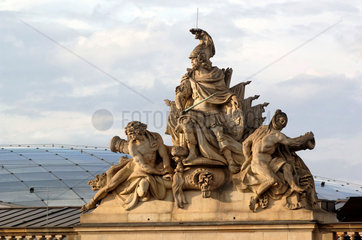 Berlin  Statue am Zeughaus  Unter den Linden