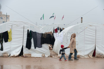 Azaz  Syrien  das Fluechtlingslager Azaz Camp an der tuerkischen Grenze