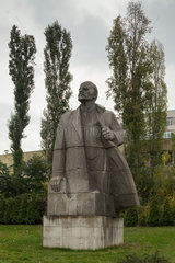 Sofia  Bulgarien  Statue von Lenin auf einem Ausstellungsgelaende fuer sozialistische Denkmaeler