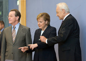 Muentefering (SPD)  Merkel (CDU) und Stoiber (CSU)  Berlin