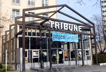 Berlin  Theater tribuene
