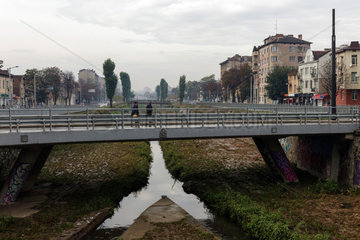 Sofia  Bulgarien  Bruecke ueber dem Wladaja-Fluss