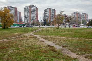 Belgrad  Serbien  Plattenbausiedlung an der Ulica Jurija Gagrina in Neu-Belgrad