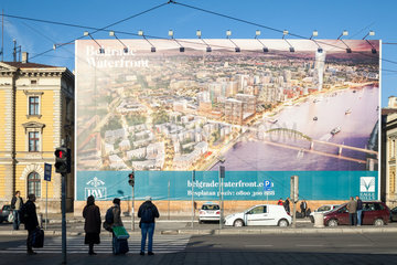 Belgrad  Serbien  Plakat am Hauptbahnhof fuer das zukuenftiger Immobilienprojekte Belgrade Waterfront