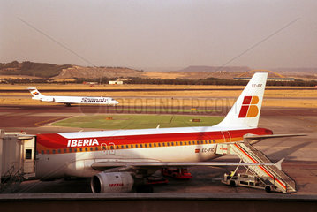 Flugzeuge auf dem Flughafen Madrid Barajas