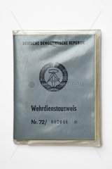 Berlin  Deutschland  der Wehrdienstausweis der Deutschen Demokratischen Republik