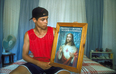Portrait eines kubanischen Boxers mit Heilgenbild