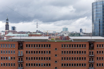 Hamburg  Deutschland  Panorama von Hamburg mit Michel und Fernsehturm
