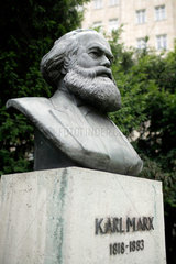 Berlin  Deutschland  Karl-Marx-Bueste am Strausberger Platz