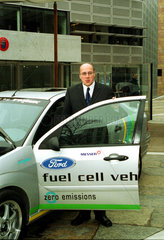 Kurt Bodewig am Ford Focus FCV (Fuel Cell Vehicle  Brennstoffzellenfahrzeug)