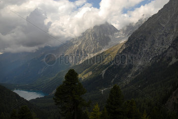 Italien  Blick durch das Pustertal auf den Antholzer See
