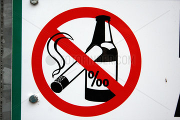 Alkohol und Rauchverbot Schild