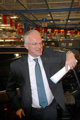 Dr. Juergen Ruettgers besucht die Ford-Werke in Koeln
