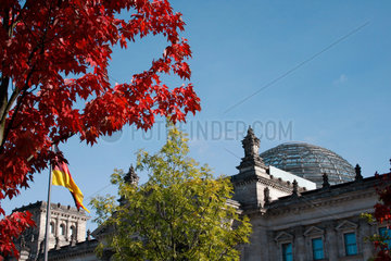 Herbstfarben vor dem Reichstag