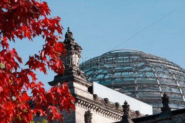 Herbstfarben vor dem Reichstag