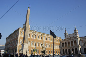 Obelisk vor dem Lateranpalast in Rom