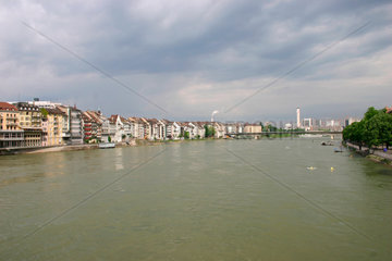 Schweiz. Basel - Bruecke auf dem Rhein