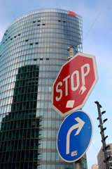 Berlin - Stop Verkehrschild vor dem Konzernzentrale der Deutsche Bahn AG am Pots