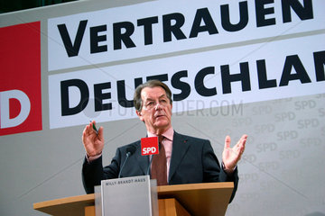 Berlin - Franz Muentefering bei der presentation der SPD Wahlmanifest