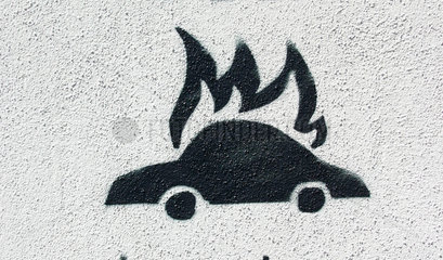 Graffiti mit eine brennende Auto in Berlin