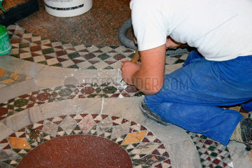 Rom  Mosaikarbeit auf dem Boden der Basilika Santa Maria Maggiore