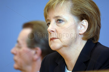 Muentefering (SPD) und Merkel (CDU)  Berlin