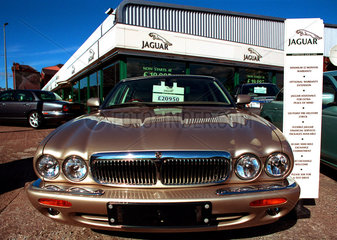 Glasgow  ein Fahrzeug der Marke Jaguar