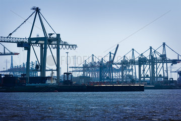 Hamburg  Blick ueber den Hafen