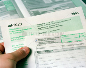 Steuerformular und Infoblatt zur vereinfachten Einkommensteuer