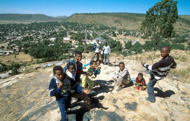 posierende Kinder in Aethiopien
