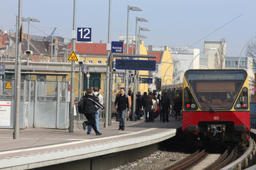 Berlin  Deutschland  S-Bahn am Ostkreuz