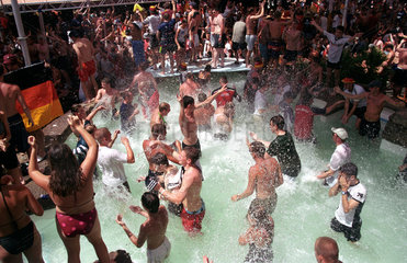 Poolparty beim Bierkoenig am El Arenal auf Mallorca