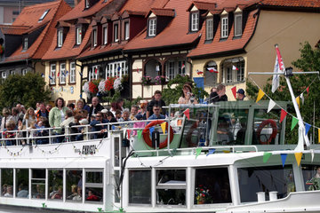 Bamberg  Ausflugsboot auf der Regnitz
