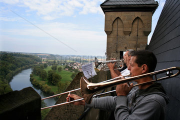 Bad Wimpfen  Deutschland  Posaunenchor spielt auf dem Blauen Turm