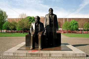 Marx-Engels-Denkmal