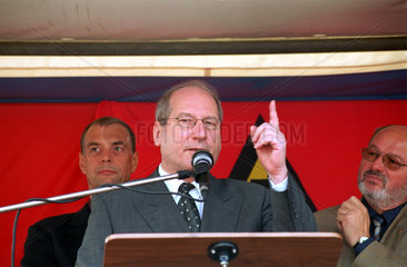 Reinhard Klimmt (SPD) als Redner auf einer Demonstration der IG Metall