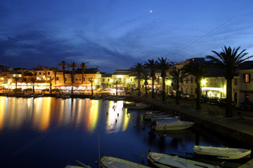 Hafen von Fornells auf Menorca
