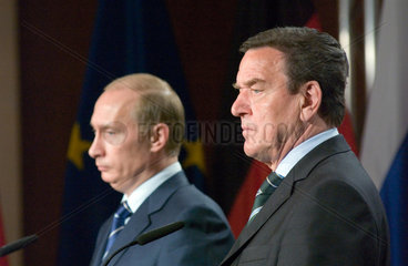 Wladimir Putin und Gerhard Schroeder