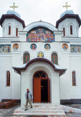 Eingang zu einer orthodoxen Kirche in Petrosani (Petroschen)  Rumaenien