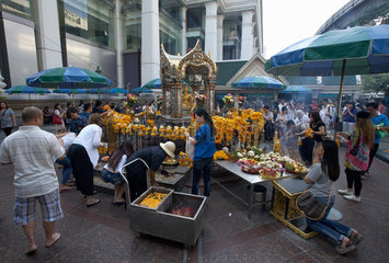 Bangkok  Thailand  am Erawan Shrine im Zentrum Bangkoks