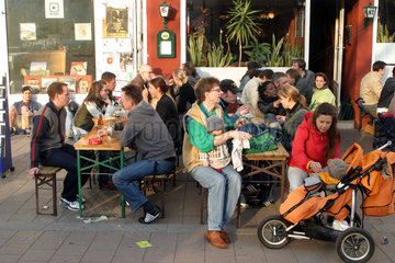 Menschen im Schanzenviertel in Hamburg