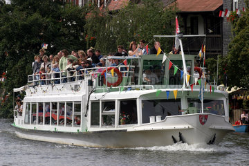 Bamberg  Ausflugsboot auf der Regnitz