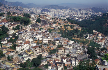 Ausdehnung der Stadt Rio de Janeiro mit Favelas