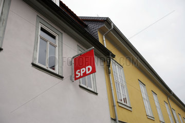 Gotha  Deutschland  SPD-Fahne an der Gedenkstaette Gothaer Tivoli